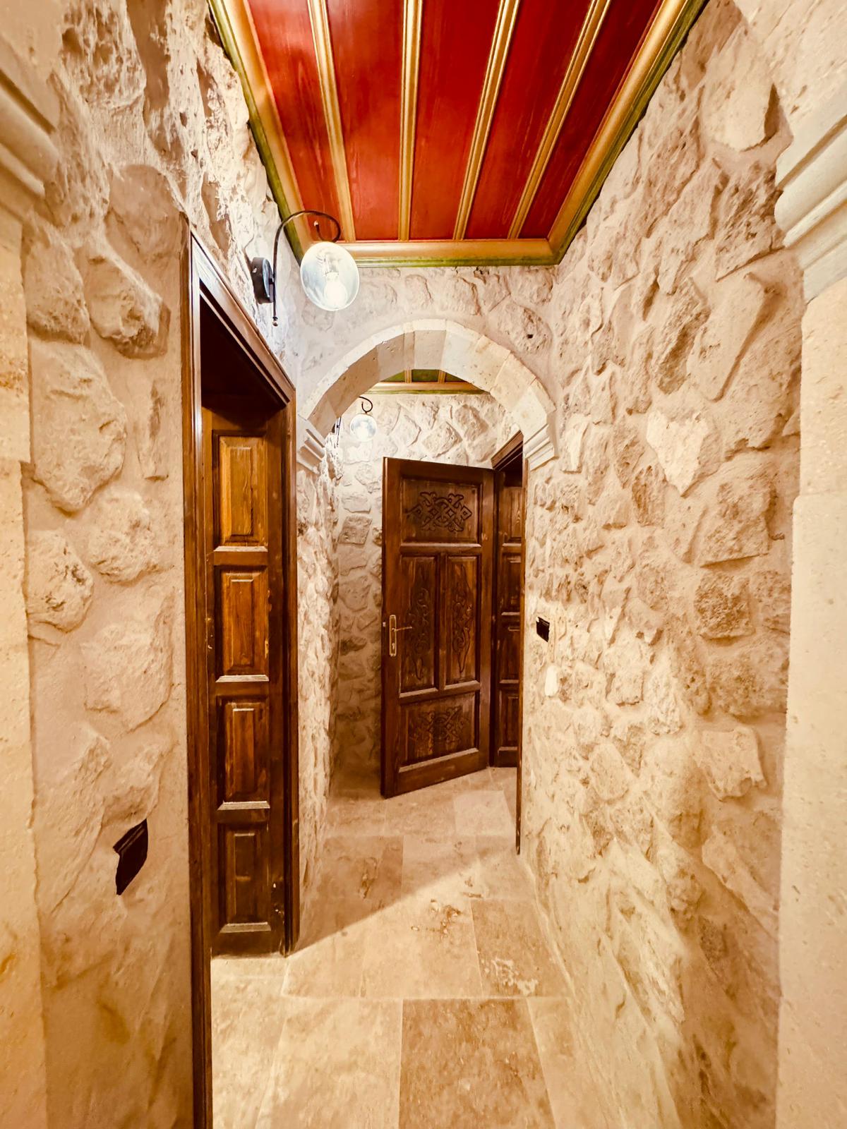 Taş koridor